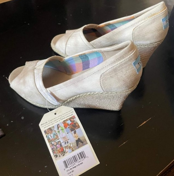 Tom's Wedge Shoes - Picture 2 of 9